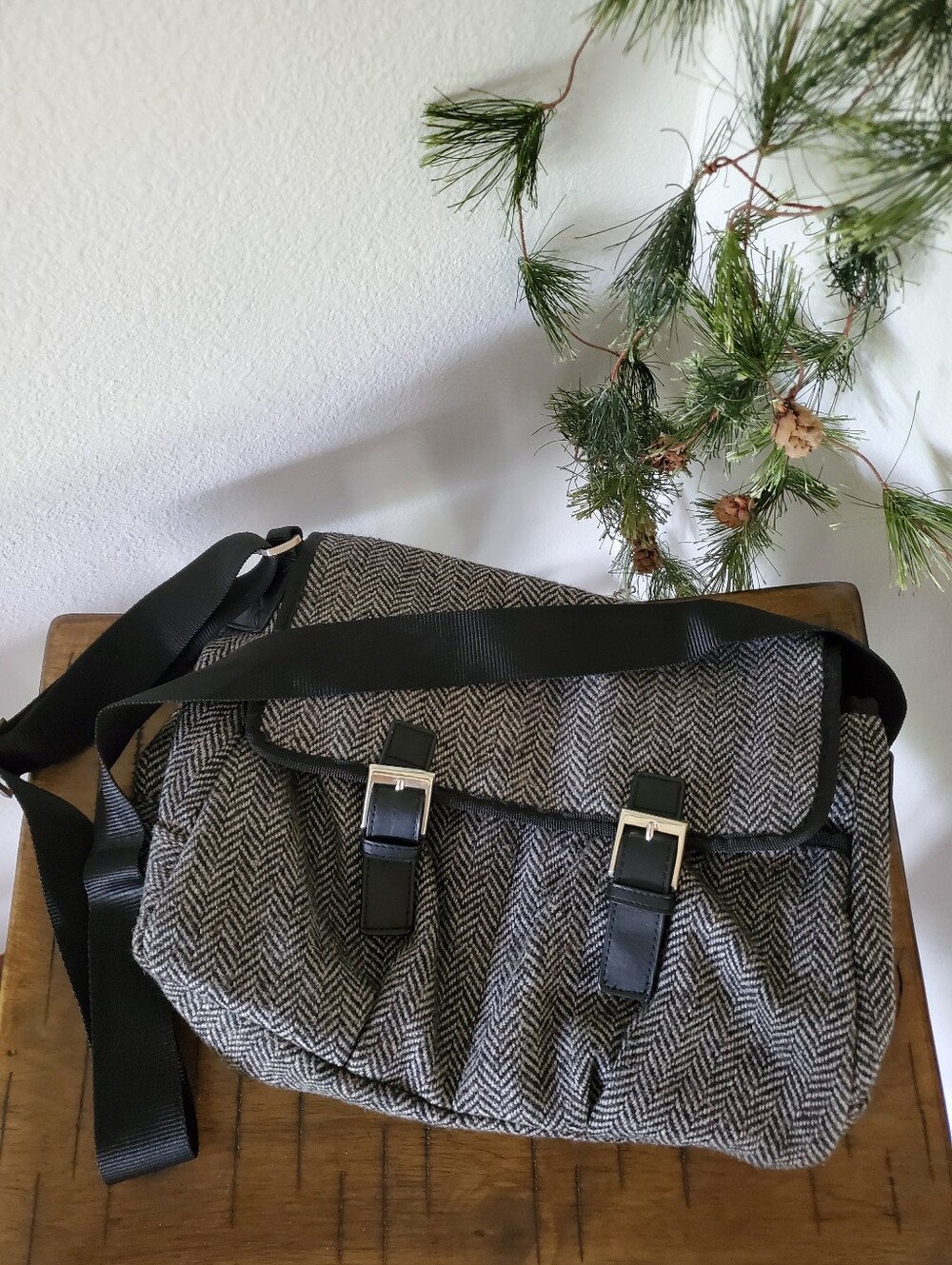Old Navy Vintage Tweed Herringbone Messenger Bag Crossbody Vacation Ready Unisex